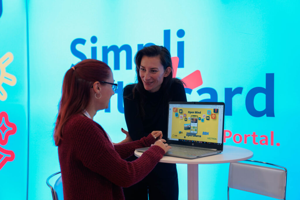 Jasmin und Johanna auf der Messe SCCON in Berlin